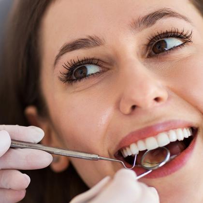 Milyen fogpótlás készíthető fogászati implantátumra? 