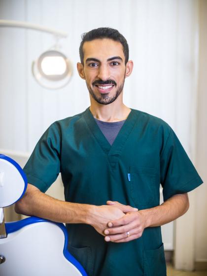Dr. Amir Pasha Nouri - Fogorvos