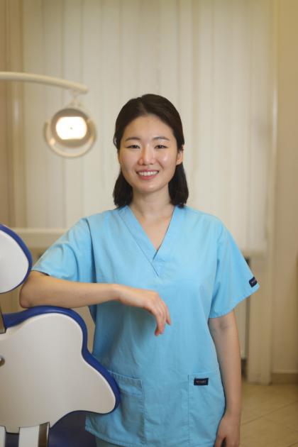Dr. Sina Choi - Fogorvos